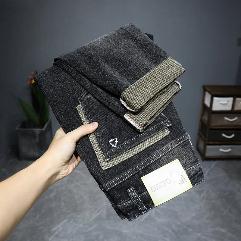 Toamna 2023, bărbați groși de afaceri, pantaloni casual cu picioare, talie elastică, subțire, drepte, broderie, buzunar cu clapetă, pantaloni negri de marcă