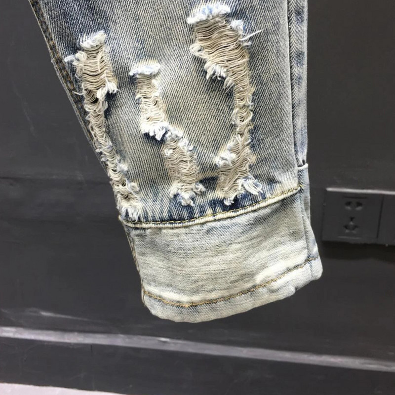 Pohodlné jednoduché pánske roztrhané úzke džínsy, super elastické roztrhané džínsy, skrátené letné oblečenie