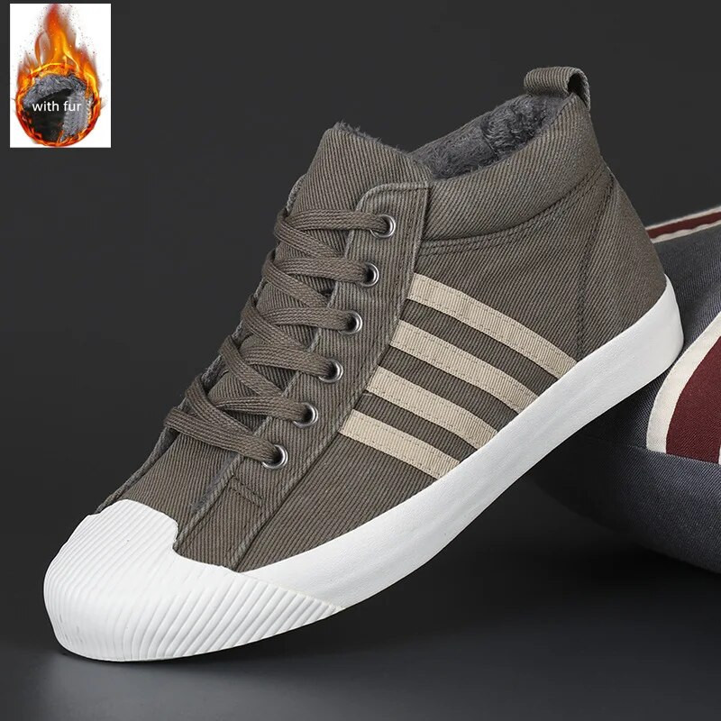 Zimné klasické čierne pánske plátené topánky, plyšové teplé vysoké pánske vulkanizované tenisky, módny trend, pánske skateboardové tenisky