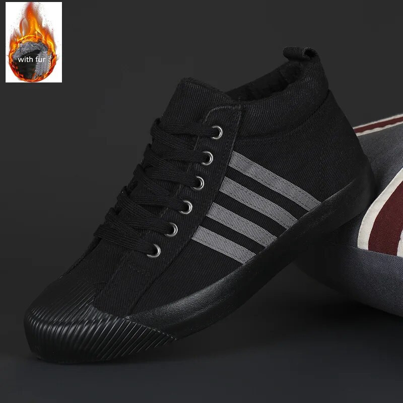 Zimné klasické čierne pánske plátené topánky, plyšové teplé vysoké pánske vulkanizované tenisky, módny trend, pánske skateboardové tenisky