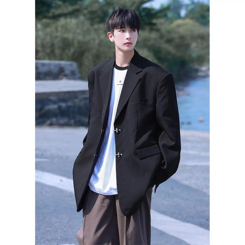 Jarné nové pánske saká, voľný čas, voľný oblek, kabát, pánske kovové dekorácie, jednofarebné sako, módny čierny oblek, vrchné oblečenie