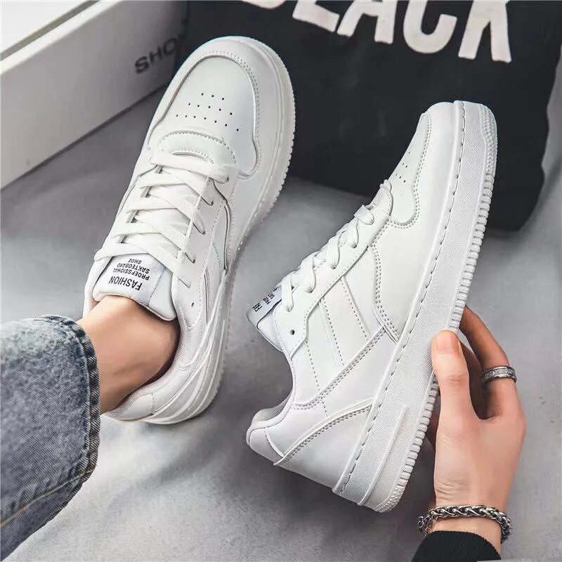 Priedušná a ľahká pánska obuv je všestranná pre tínedžerov, ležérnu dosku na snowboarde, protišmykovú a vyvýšenú bielu športovú obuv.