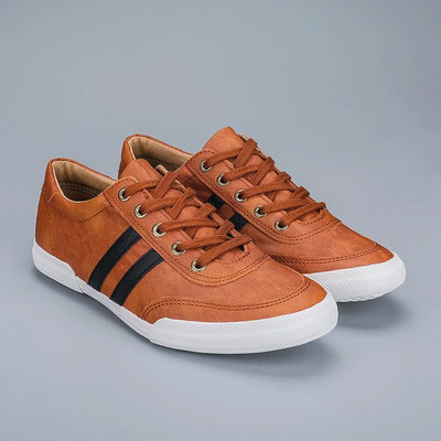 Luksuslikud madala ülaosaga meeste Vulcanize kingad Sügis uued nahast vabaajajalatsid Korea hingavad mustad nööriga tossud