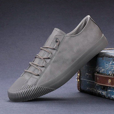 Luksuslikud madala ülaosaga meeste Vulcanize kingad Sügis uued nahast vabaajajalatsid Korea hingavad mustad nööriga tossud