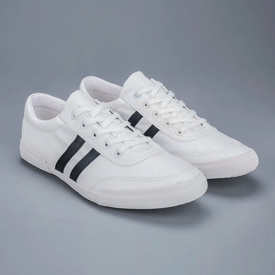 Luksuslikud madala ülaosaga meeste Vulcanize kingad Sügis uued nahast vabaajajalatsid Korea hingavad mustad nööriga tossud