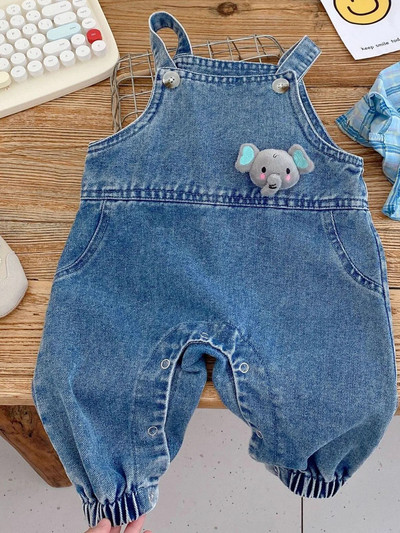 2023 Kórejské batoľacie dievčatká Jarné jesenné džínsy Nášivky s kreslenými hračkami Voľné traky s vreckámi Bavlnené džínsové nohavice pre dojčatá