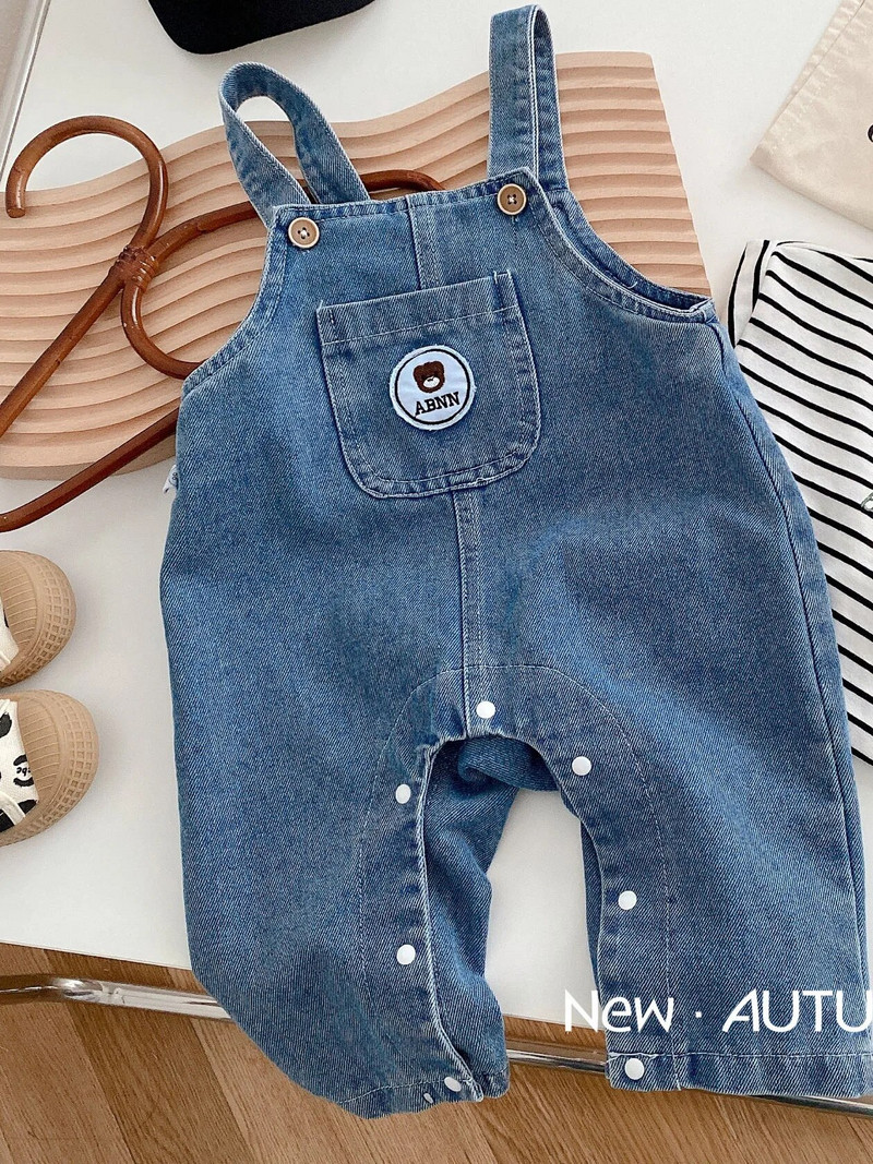 2023 Kórejské batoľacie dievčatká Jarné jesenné džínsy Nášivky s kreslenými hračkami Voľné traky s vreckámi Bavlnené džínsové nohavice pre dojčatá