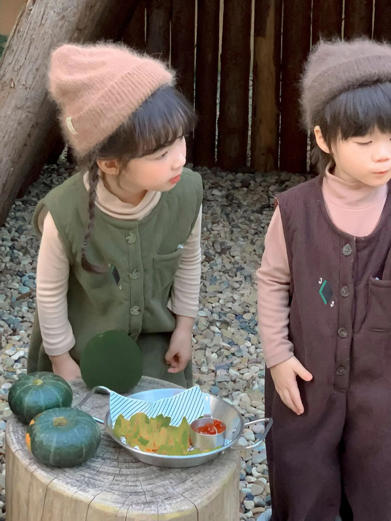 8057 Detské nohavice 2023 Jeseň Zima Nový manšestrový a zamatový overal Jednoduchý dievčenský overal s trakmi