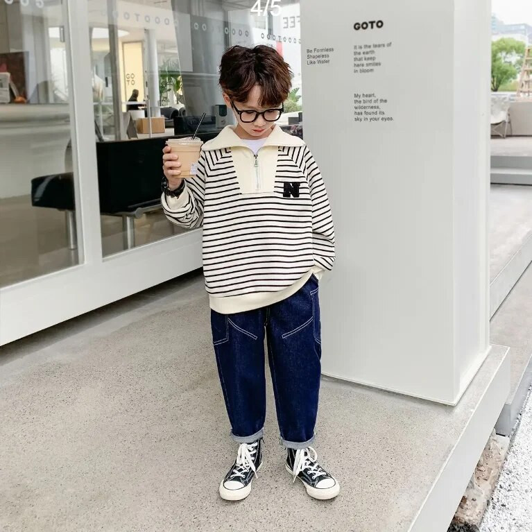 Juniorské tínedžerské chlapčenské školské jarné pruhované pletené mikiny s písmenami v kórejskom štýle pre deti od 3 do 14 rokov, biele čierne topy a pulóvre