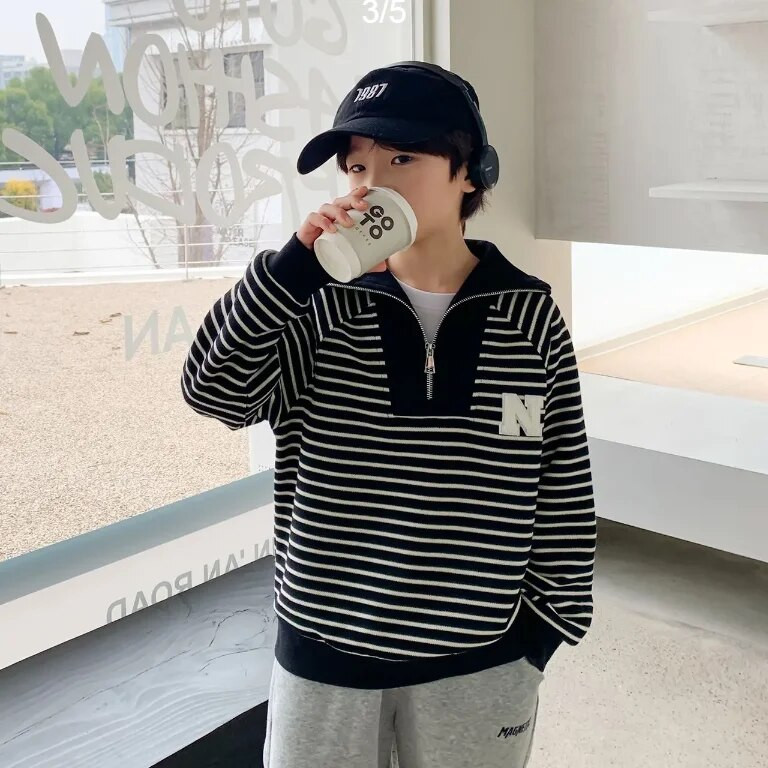 Juniorské tínedžerské chlapčenské školské jarné pruhované pletené mikiny s písmenami v kórejskom štýle pre deti od 3 do 14 rokov, biele čierne topy a pulóvre