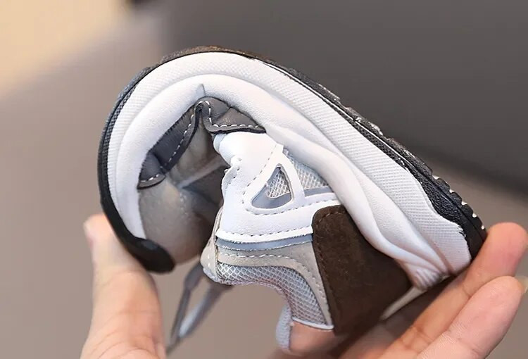 Lastejalatsid poistele Tüdrukutele Pehmed tossud Uued 2024. aasta moodsad spordijalatsid Laste vabaaja jalanõud väikelastele