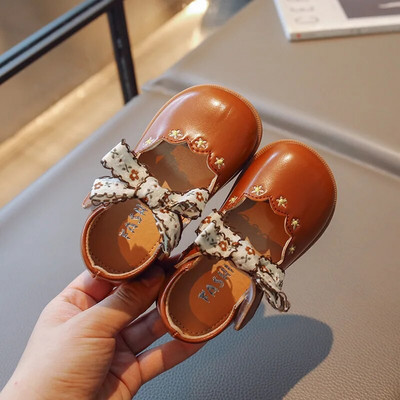 Väikeste tüdrukute nahast kingad pulmapeoks Lillelised lastele Printsessi koolikingad Retro vintage tikandiga lilled kikilipsuga