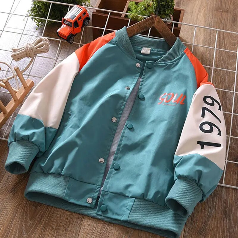 Kórejská módna chlapčenská baseballová bunda s patchworkovou potlačou písmen, jednoradové vyšívanie, jeseň/jar 2023, detské oblečenie pre deti od 4 do 12 rokov