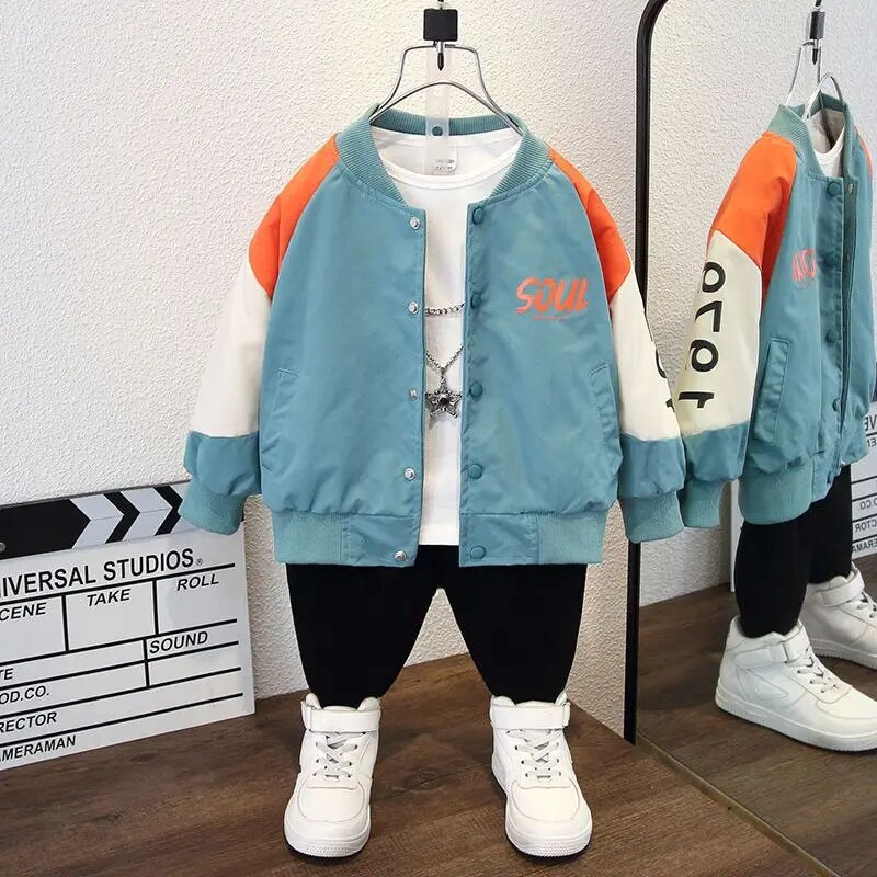 Kórejská módna chlapčenská baseballová bunda s patchworkovou potlačou písmen, jednoradové vyšívanie, jeseň/jar 2023, detské oblečenie pre deti od 4 do 12 rokov