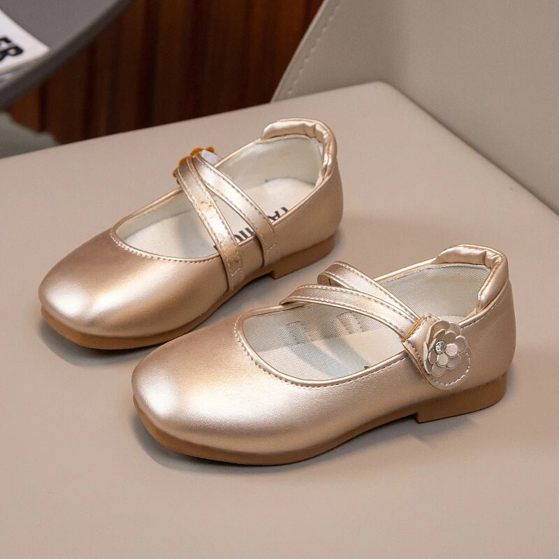 Tüdrukute nahast kingad pulmapeoks Lilledega printsessile mõeldud lastejalatsid Magusad pehmed klassikalised kevad-sügis laste koolikingad