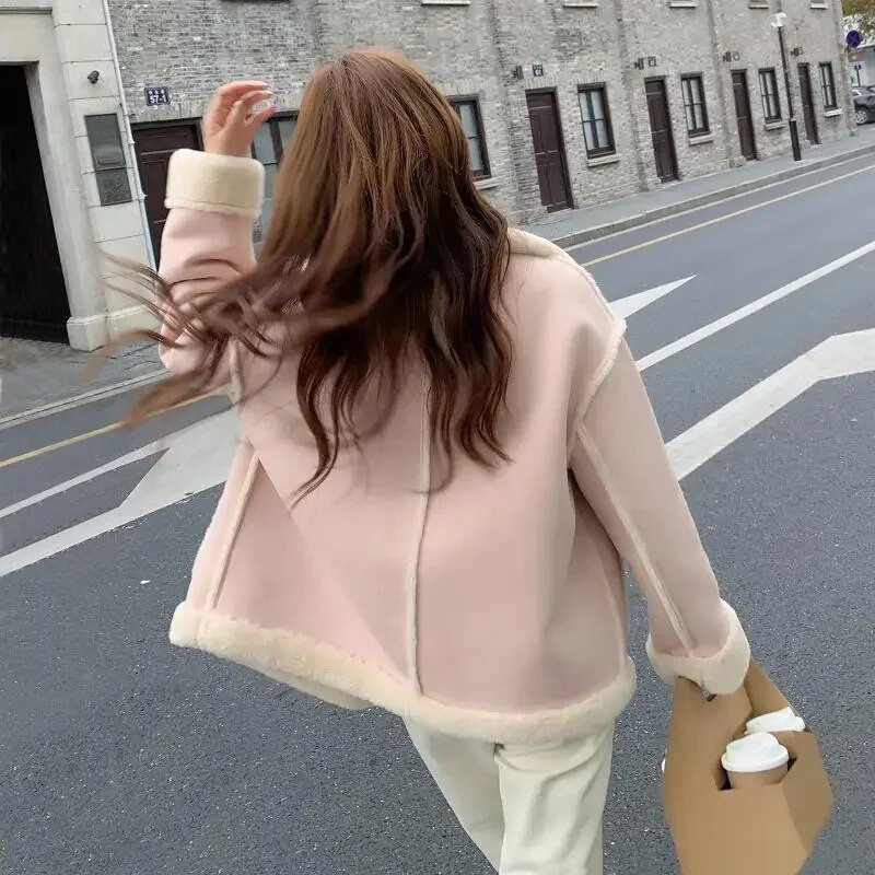 Nahast karusnahast integreeritud lambaliha plüüsjakk naiste 2023. aasta talve uued paksendatud lühikesed puuvillased mantlid