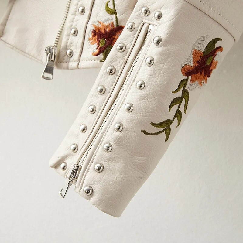 2023. aasta naiste retro-lilleprintidega tikandid neet Kunstpehmest nahast jakk Lühike mantel Turndown-krae PU-must punk-riietus