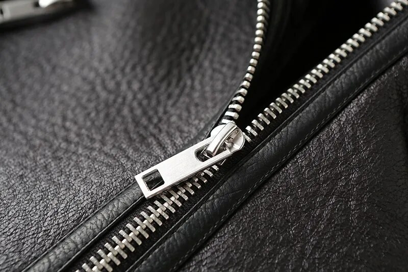 ZVRI Uus 2023. aasta naiste jope eriti paksu sooja ja eriti paksu lambasulgede kunstkarusnahaga ratturiga.