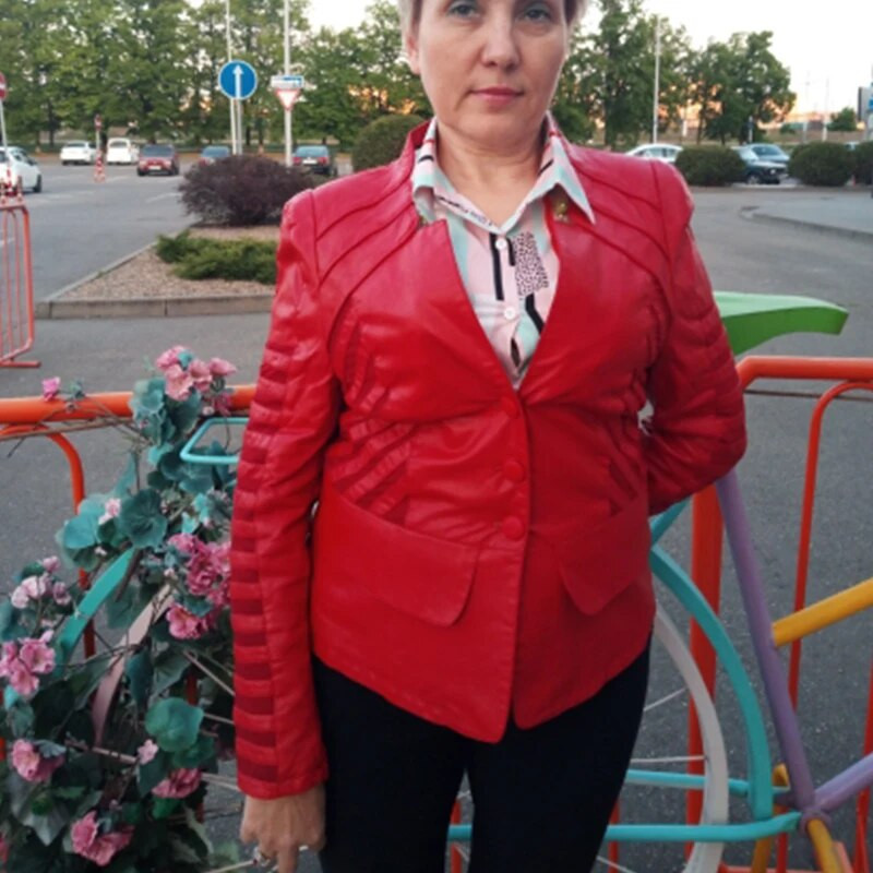 FTLZZ Nové 4XL umelé kožené mäkké tenké motocyklové bundy, jesenné dámske červeno-čierne motorkárske vrchné oblečenie