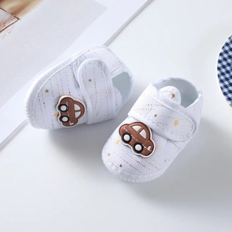 Beebikingad, libisemiskindlad pehmed tallad, automustrilised riidest jalanõud, mugavad esimesed jalutuskäijad, väikelapse jalutusjalats