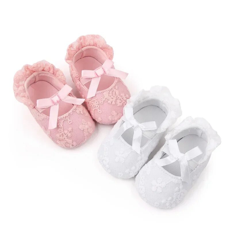 0~18M Aranyos Bowknot újszülött cipő Csipke virágos csúszásgátló tipegő csecsemő első sétáló baba újszülött puha talpú rózsaszín cipő