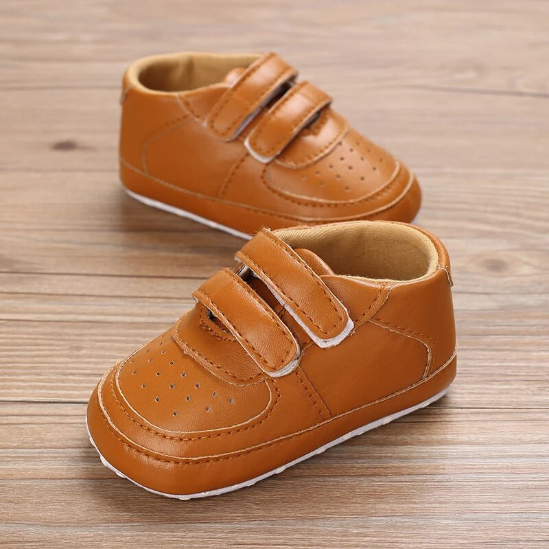 2023 vadonatúj baba fiú Moclassi Kashin alkalmi sportcipő babacipő kényelmes puha talp