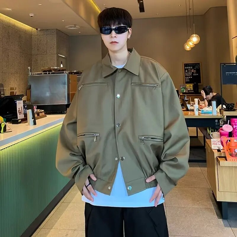 Korea Fashion Lapel Bomber jope meestele Tõmblukuga tasku Disain üherealine Varsity lühikesed jakid Vintage vabaaja mantel