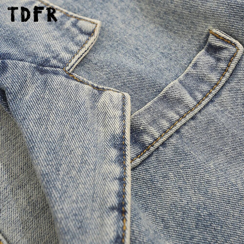 Szakadt, mosott, szorongatott farmerdzseki, férfi őszi, alkalmi, zsebes hajtóka, egysoros, hosszú ujjú férfi felsőruházat