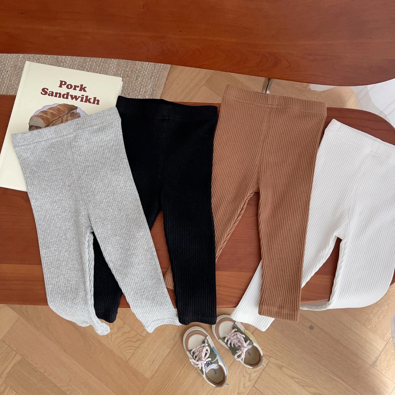 Kūdikių vienspalviai antblauzdžiai 2023 m. rudens kūdikių berniukų mergaičių antblauzdžiai su briaunomis siauros kelnės 0–3 m.