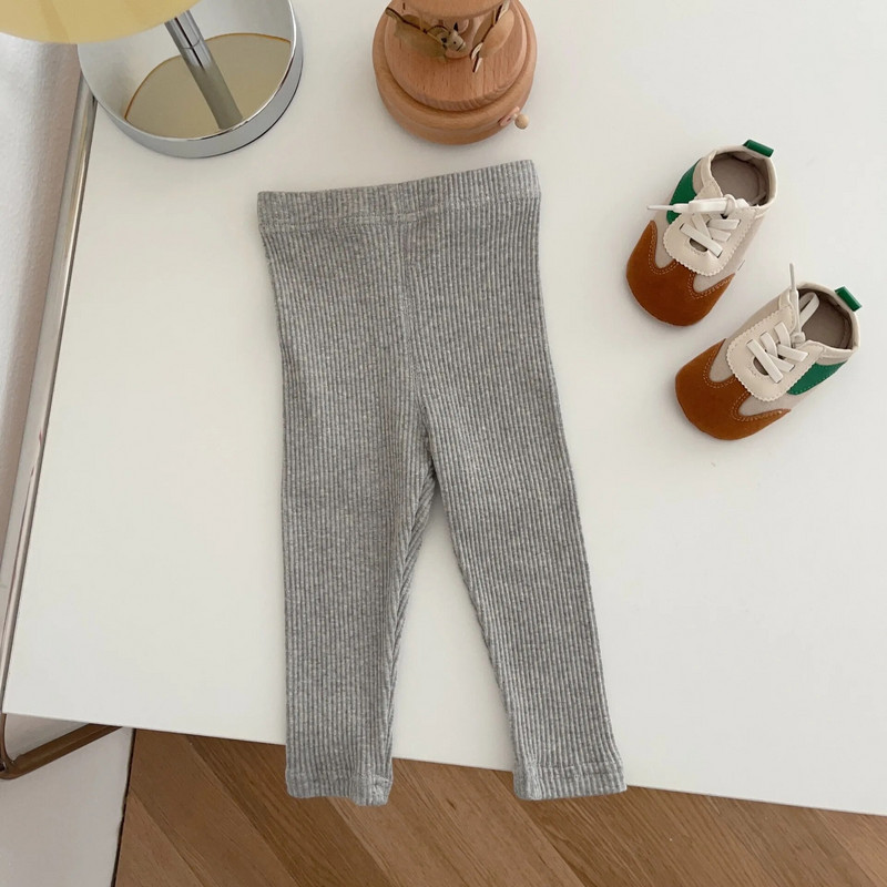 Kūdikių vienspalviai antblauzdžiai 2023 m. rudens kūdikių berniukų mergaičių antblauzdžiai su briaunomis siauros kelnės 0–3 m.