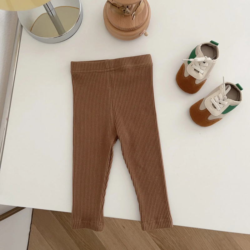 Kūdikių vienspalviai antblauzdžiai 2023 m. rudens kūdikių berniukų mergaičių antblauzdžiai su briaunomis siauros kelnės 0–3 m.