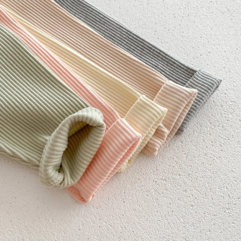 Ins 2023 koreai őszi babanadrágok pamut bordás sokoldalú csecsemőlányok leggingsek szűk, vékony alsó újszülött lány nadrágok