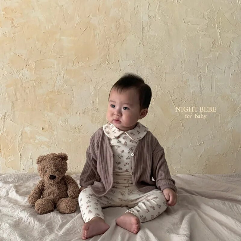 2023 m. rudens Nauji kūdikių medvilniniai antblauzdžiai mergaičių gėlėtos kelnės mažiems vaikams Pp kelnės mažiems languotos antblauzdžiai madingos kūdikių kelnės