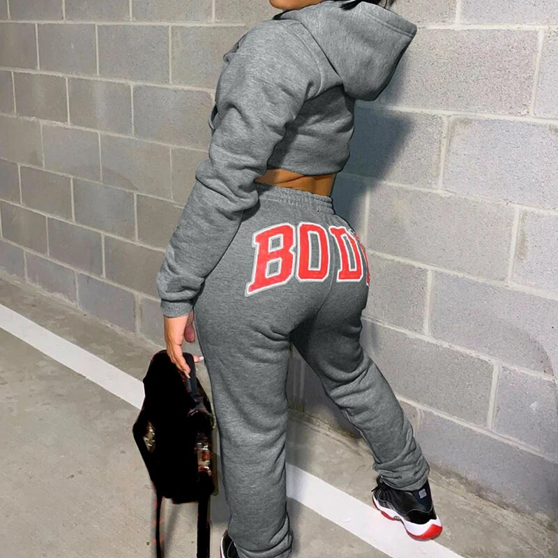 Rudens žiemos dviejų dalių rinkinys su raidėmis marginta moteriška sportinė kombinezonas ilgomis rankovėmis su gobtuvu Crop Top megztinis + „Jogger Streetwear“ sportinis kostiumas