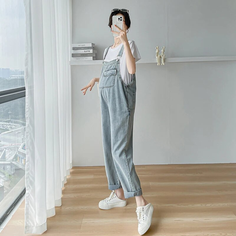 Korėjietiško stiliaus džinsiniai kombinezonai nėščiosioms šviesiai mėlyni aukštu juosmeniu nėščioms moterims medvilniniai kombinezonai aukštu juosmeniu nėščiosioms laisvi džinsai