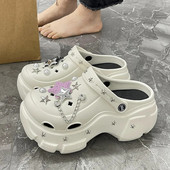 Pantofi de damă cu găuri Sandale Moda de vară 8 cm grosime Toc înalt Talpă moale Pantofi de grădină pentru plajă Accesorii din desene animate Papuci cu găuri