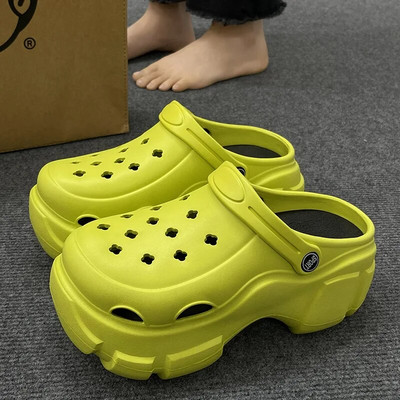 Pantofi de damă cu găuri Sandale Moda de vară 8 cm grosime Toc înalt Talpă moale Pantofi de grădină pentru plajă Accesorii din desene animate Papuci cu găuri
