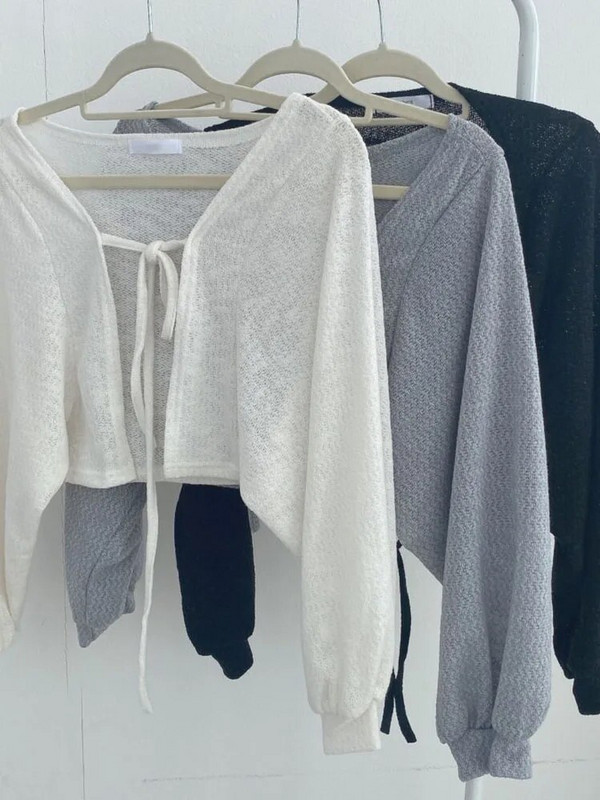 Plonas baltas megztinis, moteriškas vasarinis kremas nuo saulės, suvarstomas trikotažinis džemperis Moteriškas korėjietiško stiliaus laisvalaikio žibintuvėlis rankovėmis trumpas nuo saulės apsaugotas viršus