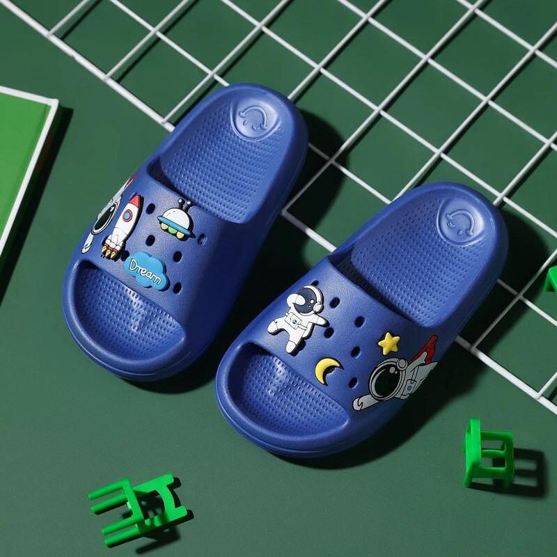 Vasaros vaikų šlepetės Mielos astronautės patalpose Namų šlepetės Vaikams Neslystančios Minkštos Patogios Šlepetės berniukams Mergaitėms Šlepetės 26-37 m.