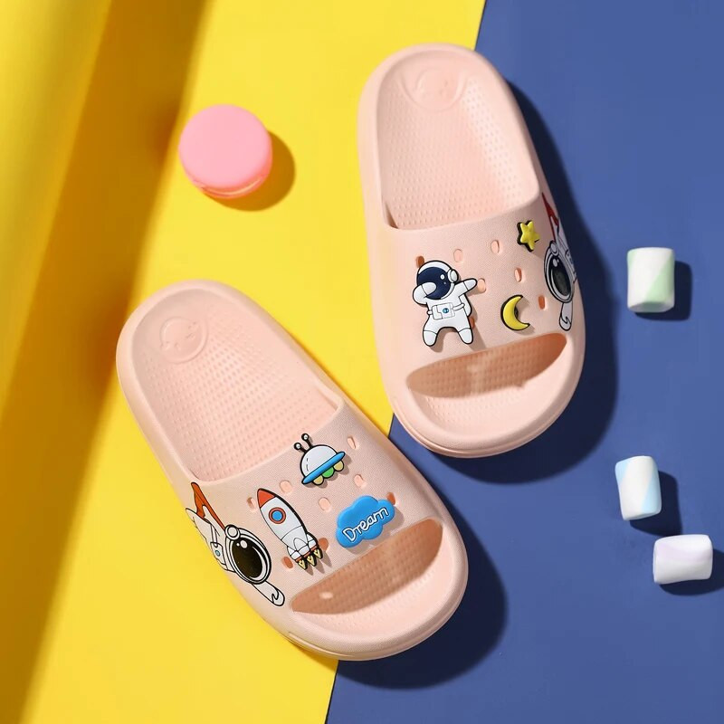 Vasaros vaikų šlepetės Mielos astronautės patalpose Namų šlepetės Vaikams Neslystančios Minkštos Patogios Šlepetės berniukams Mergaitėms Šlepetės 26-37 m.