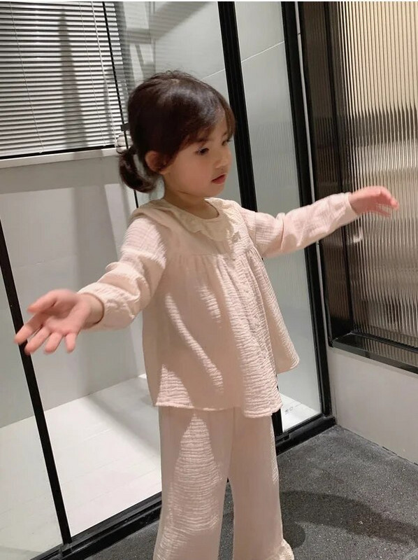 Aranyos gyerek lány Lolita kerek nyakú pamut krepp pizsama készletek. Kisgyermek gyerek kardigán pizsama szett otthoni hálóruha. Gyermekruházat