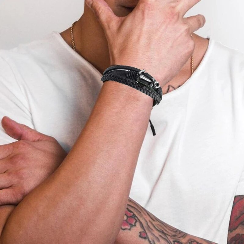 Divat Charm Cross Férfi karkötő Többrétegű bőr karkötő Punk ékszerek Rozsdamentes acél mágneses csat karkötők Boho karkötő