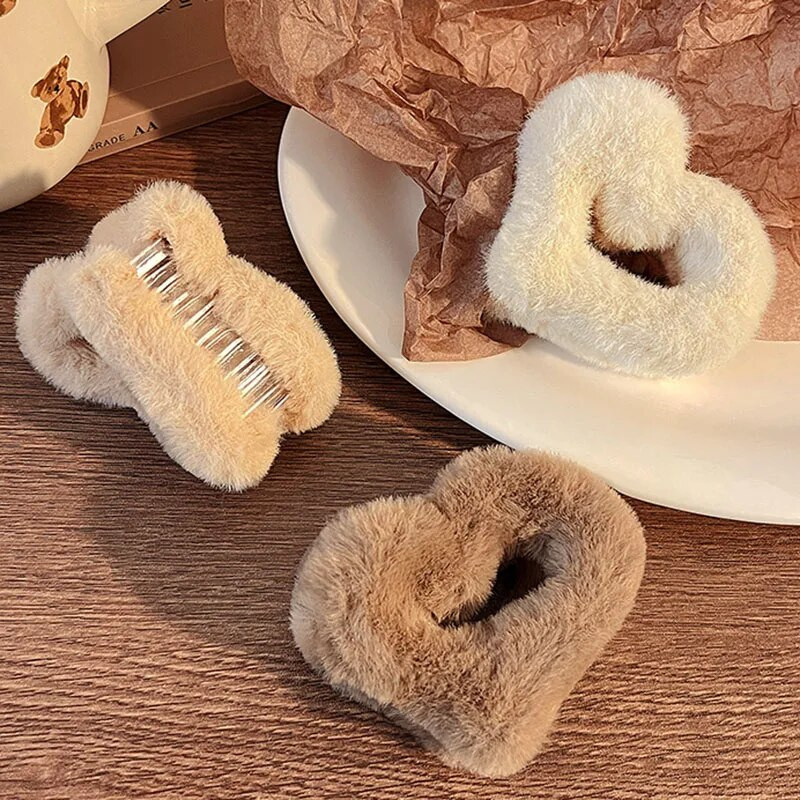 Χειμερινή βελούδινη γούνινη καρδιά Νύχι μαλλιών για γυναίκες Απαλή ψεύτικη γούνα Κλιπ μαλλιών με καβούρια Barrettes μεγάλου μεγέθους Αφράτες φουρκέτες Αξεσουάρ μαλλιών