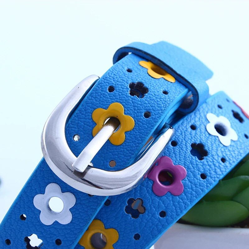 Gyerek üreges virágos derékpánt gyerekeknek aranyos ezüst csatos öv Műbőr deréköv Színes virágos ruházati öv Kiegészítők