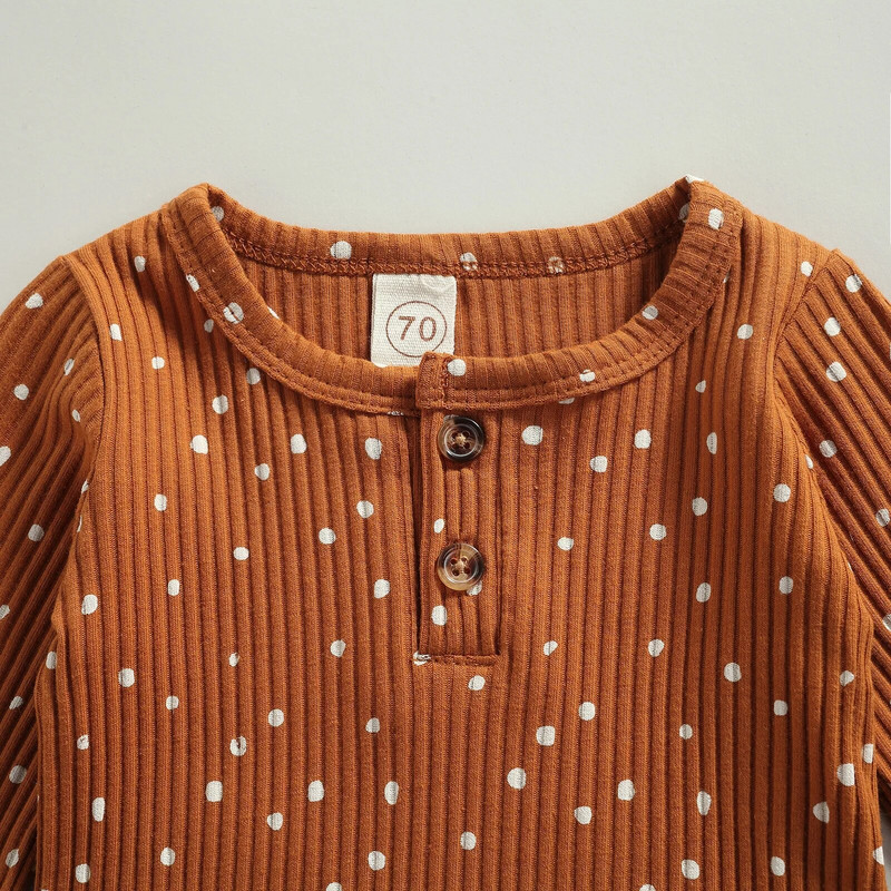 Įprastas, naujas rudens pavasario rūbų mergaičių rūbelių rinkinys su taškeliais raštu ilgomis rankovėmis O formos iškirpte, kelnių kostiumas su elastingu juosmeniu