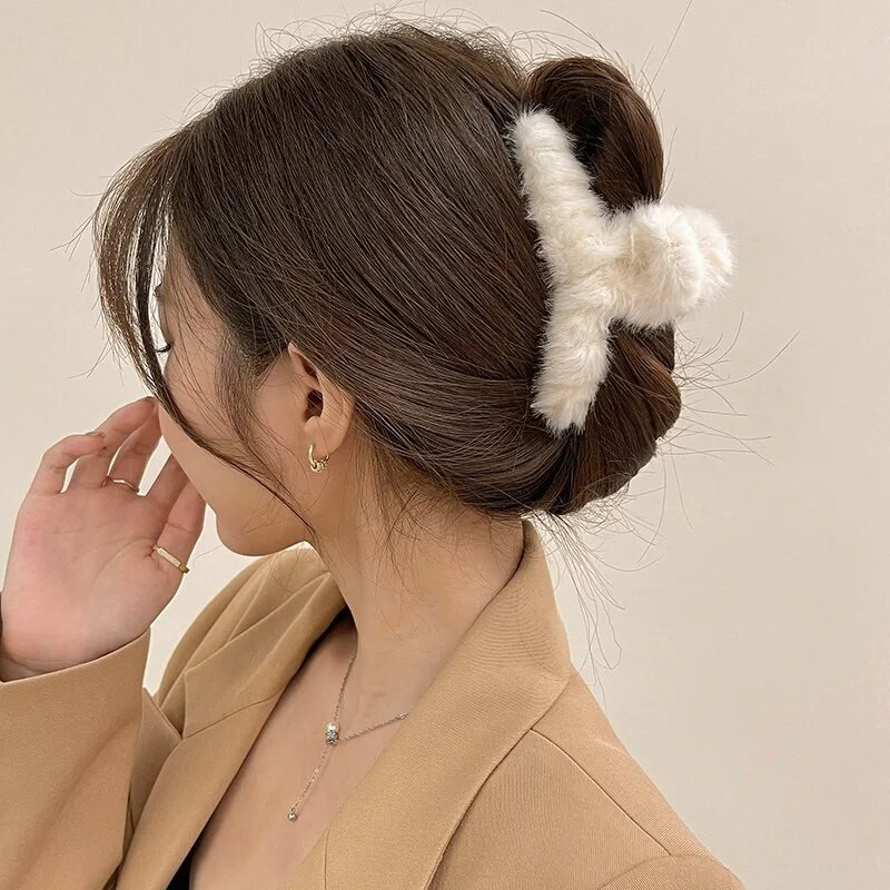 Nauja žieminė pliušinis krabų plaukų segtukas Claw Ladies Elegantiškas plaukų segtukas kailio segtukas plaukų sagtis Barrette plaukų aksesuarai mergaičių kirpimo mašinėlėms