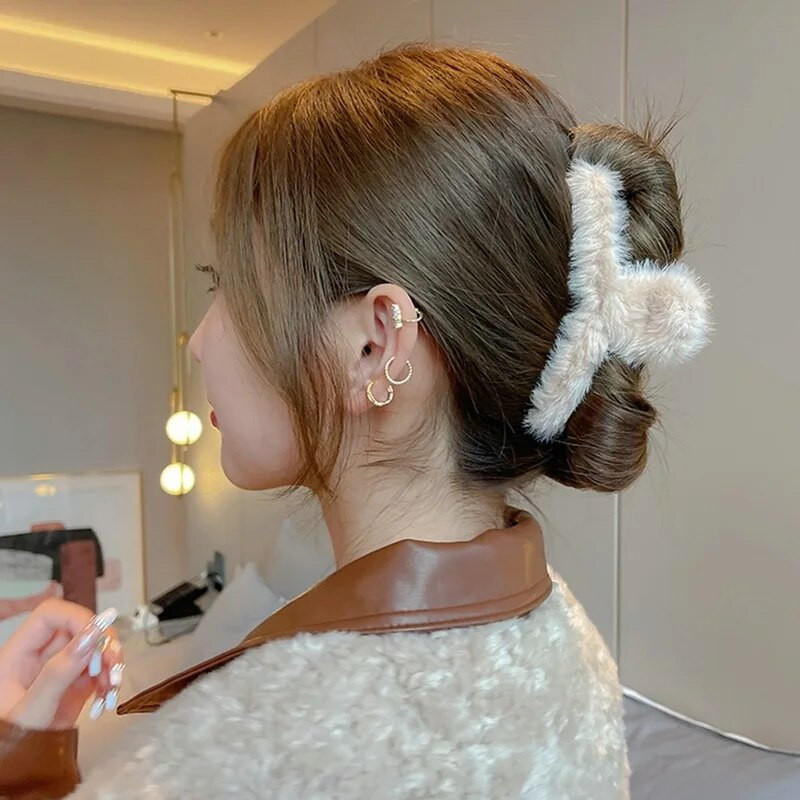 Nauja žieminė pliušinis krabų plaukų segtukas Claw Ladies Elegantiškas plaukų segtukas kailio segtukas plaukų sagtis Barrette plaukų aksesuarai mergaičių kirpimo mašinėlėms