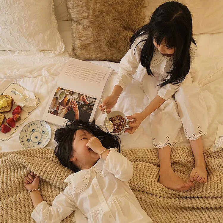 Vaikų mergaičių Lolita siuvinėtos apykaklės pižamų rinkiniai. Senovinis vaikiškų pižamų rinkinys Miego drabužiai. Vaikiški drabužiai