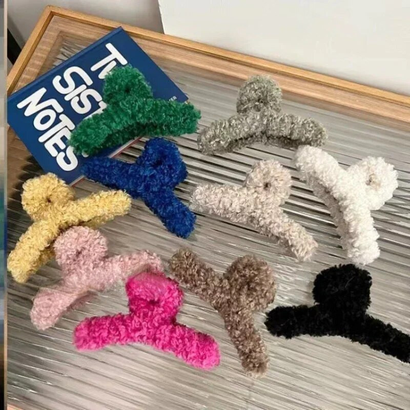 Naiste plüüsist juukseküüned Talvised kunstkarusnahast juukseklambrid Elegantsed akrüüljuuksenõelad Tüdrukutele juukseaksessuaarid Karvased peakatted Klambrid küünis
