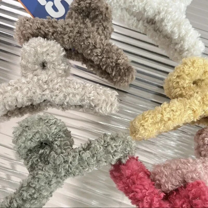 Naiste plüüsist juukseküüned Talvised kunstkarusnahast juukseklambrid Elegantsed akrüüljuuksenõelad Tüdrukutele juukseaksessuaarid Karvased peakatted Klambrid küünis